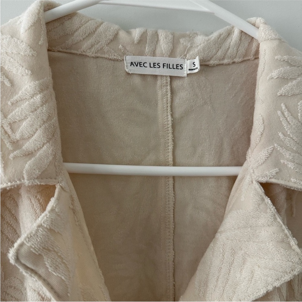 Avec Les Filles Cream Leaf Pattern Button-Down Shirt and Shorts Set - Relaxed - Picture 3 of 8